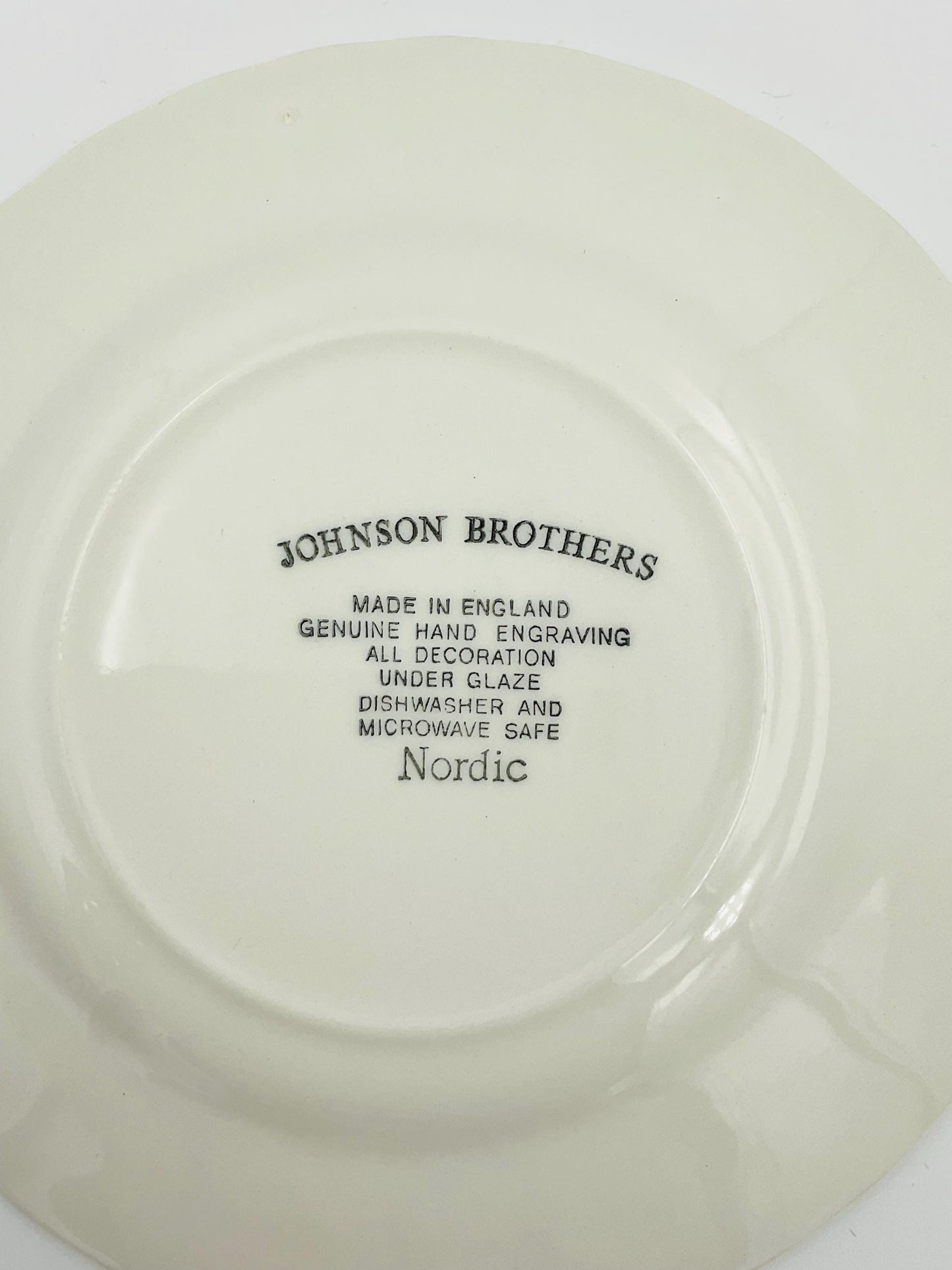 Johnson Brothers Nordic Pattern 6” Plate featuring a classic Blue Onion Design
