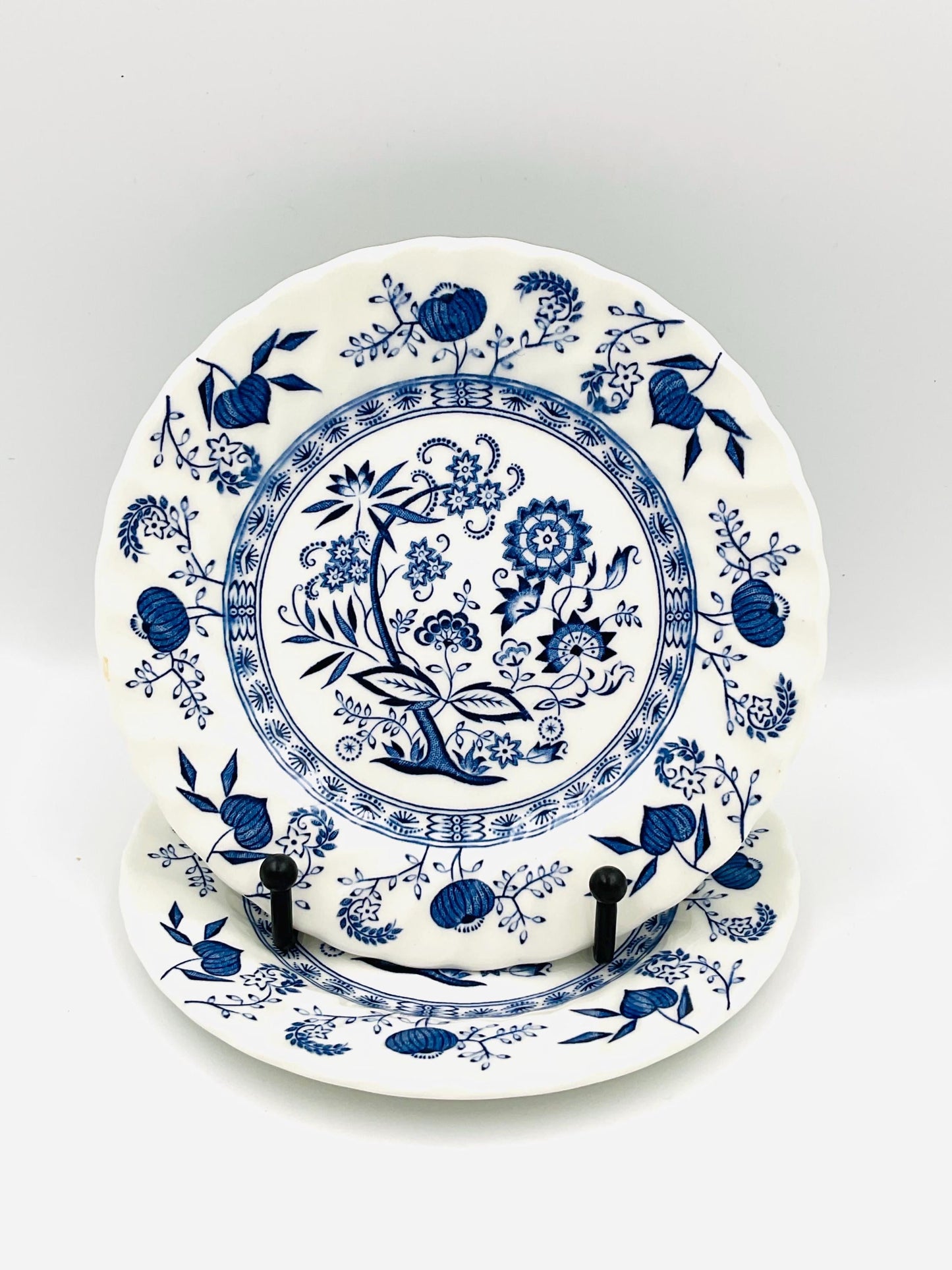 Johnson Brothers Nordic Pattern 6” Plate featuring a classic Blue Onion Design