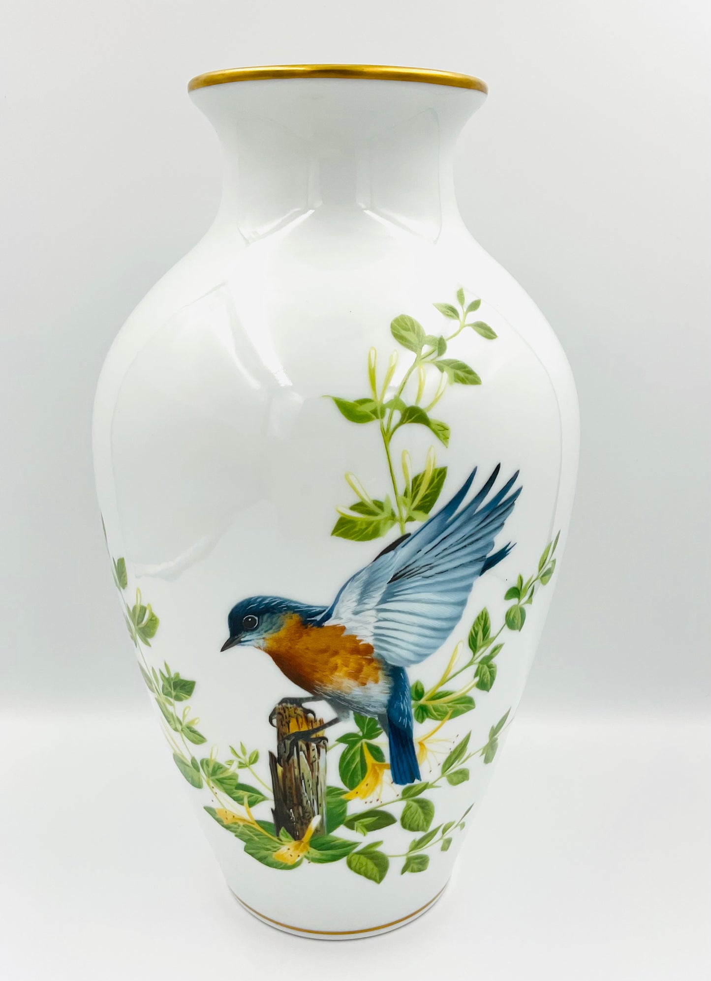 Vintage Franklin Mint The Bluebirds of Summer Vase