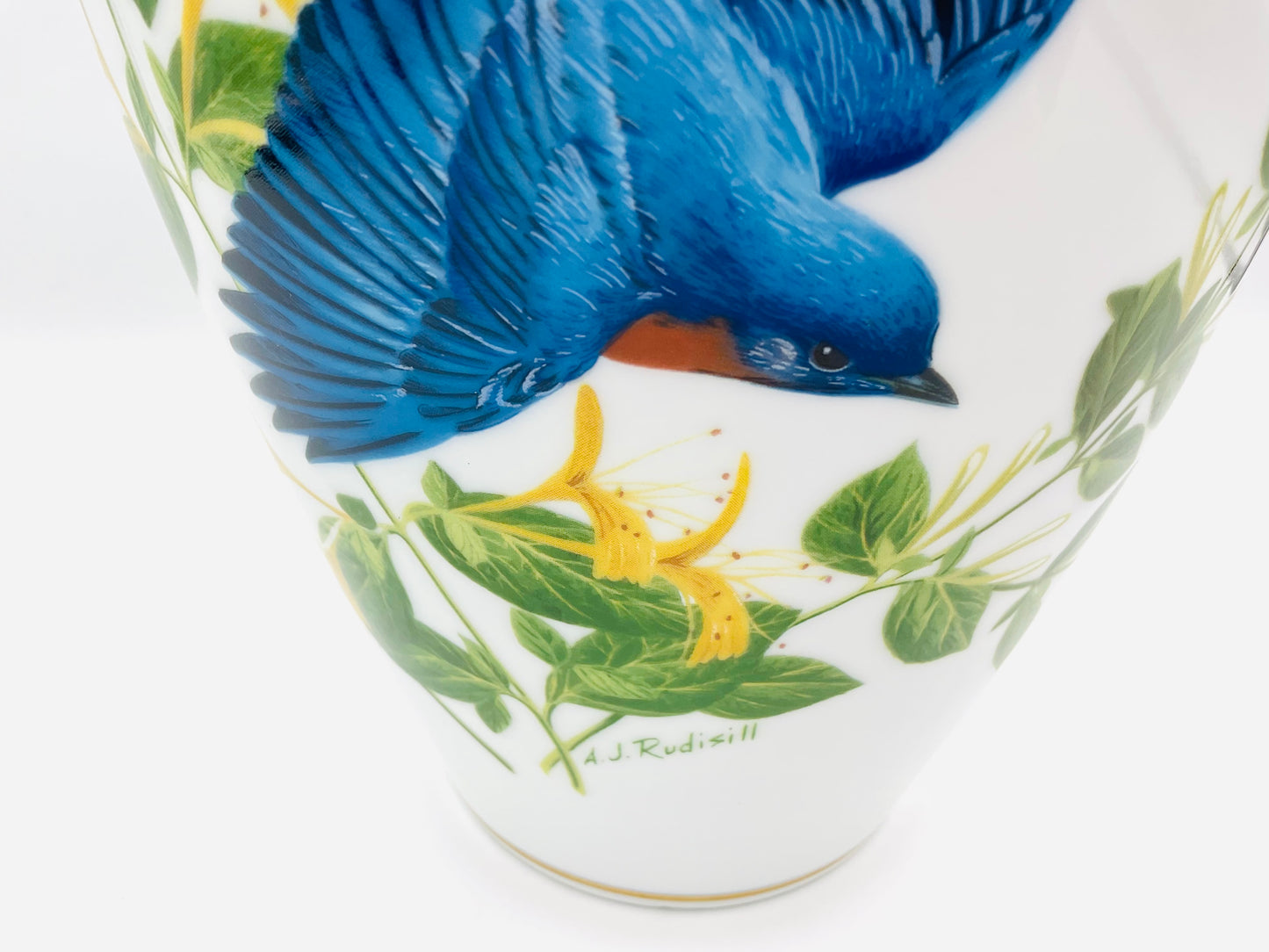 Vintage Franklin Mint The Bluebirds of Summer Vase