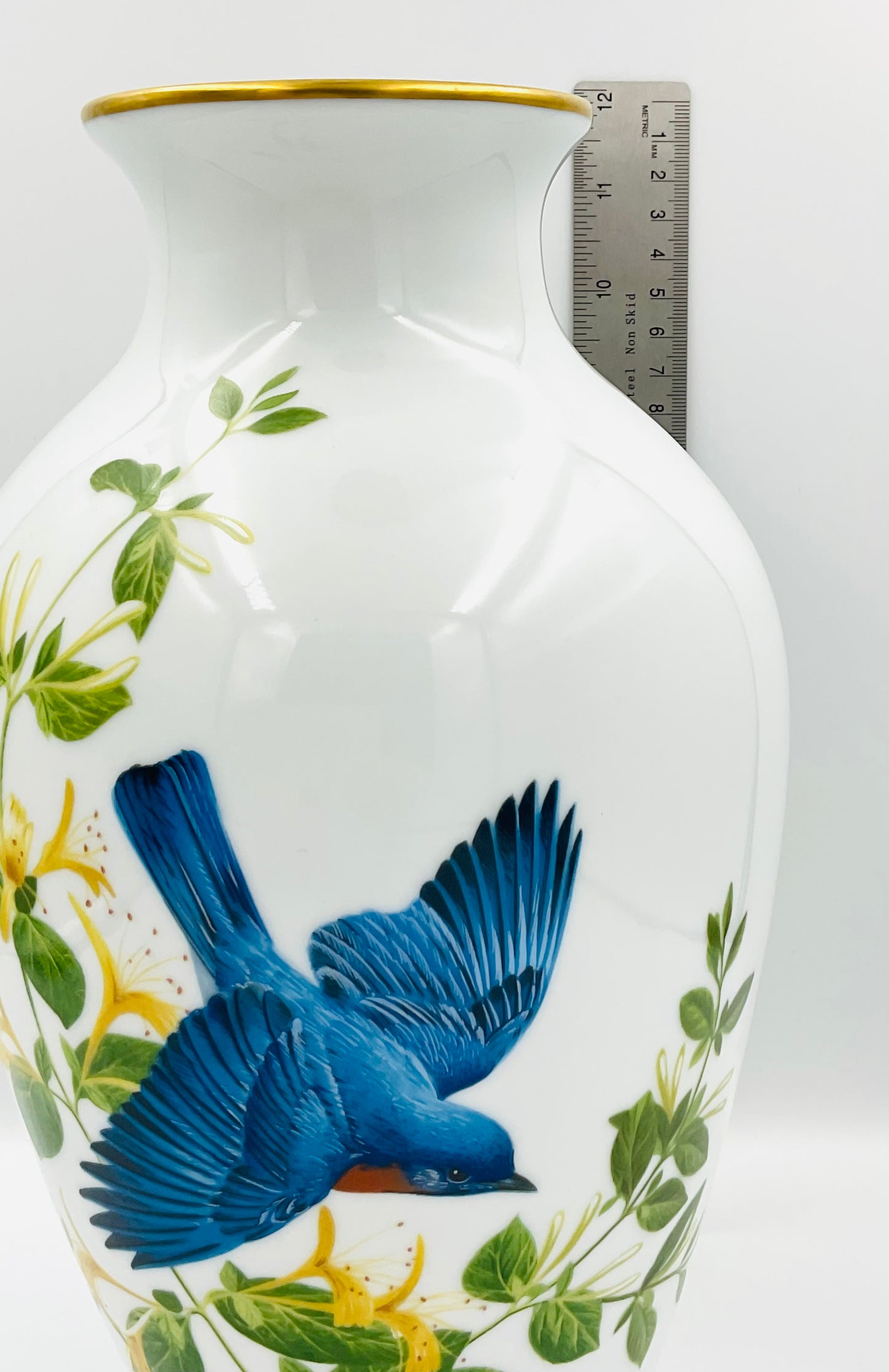 Vintage Franklin Mint The Bluebirds of Summer Vase