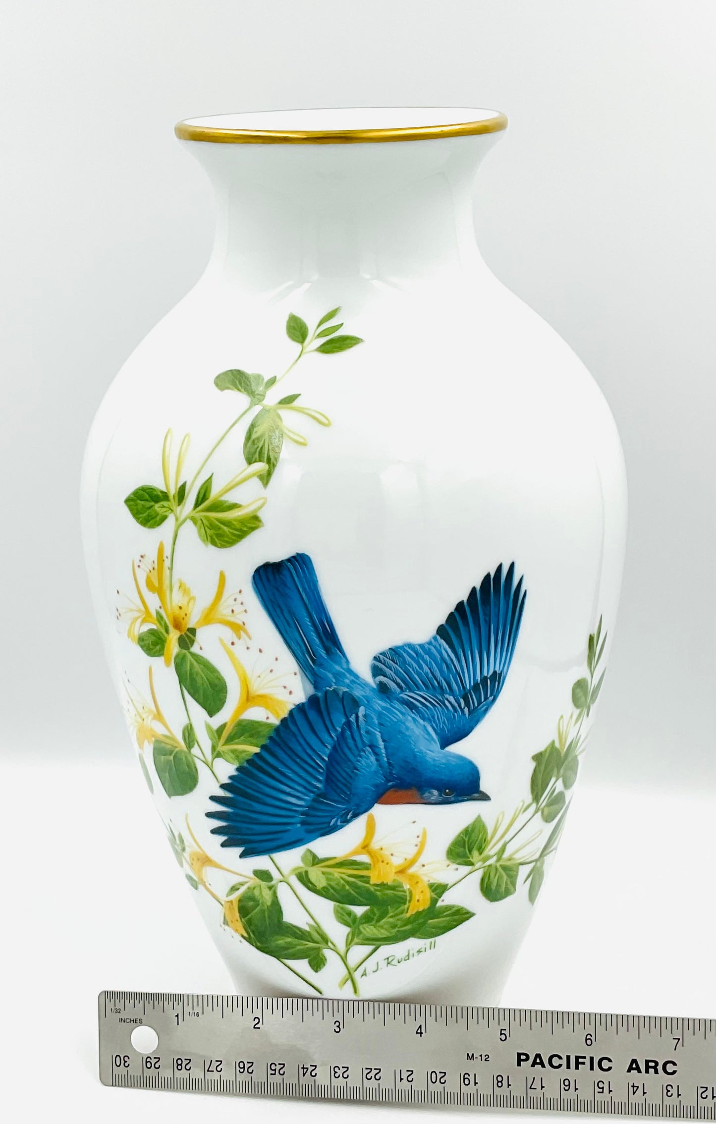 Vintage Franklin Mint The Bluebirds of Summer Vase
