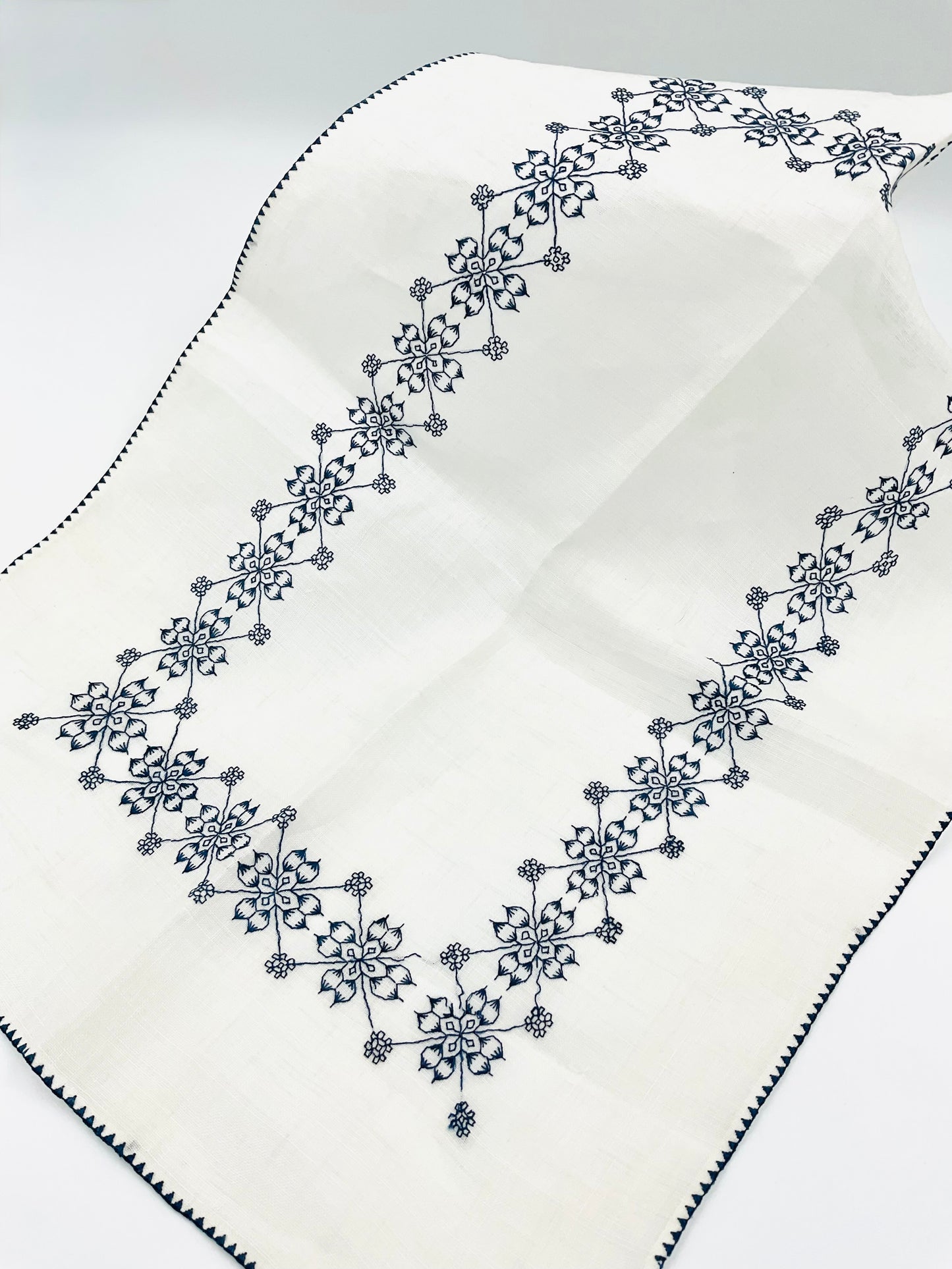 Vintage Embroidered Tray Cover Doily Blue & White Placemat 12x18