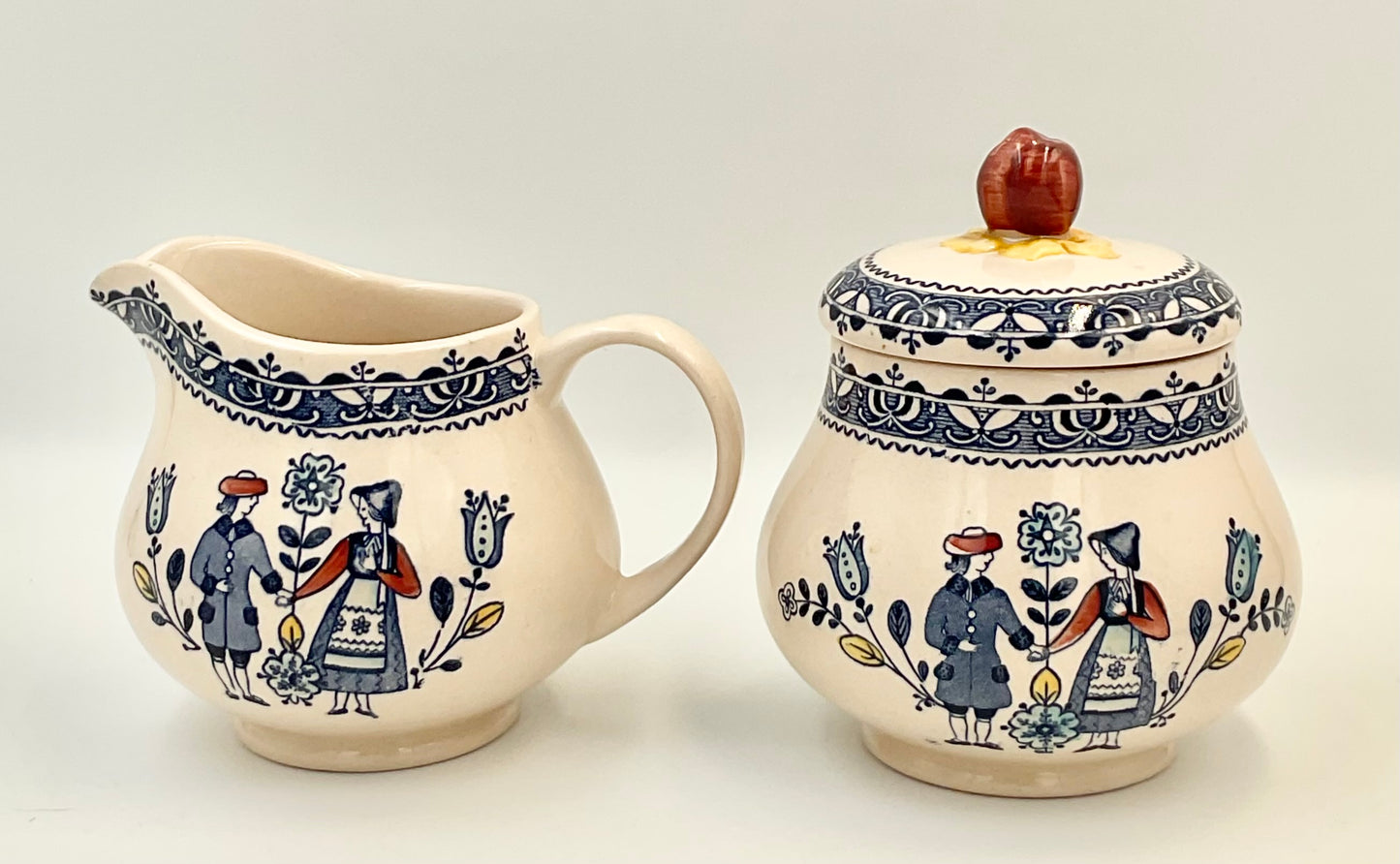 Johnson Brothers Hearts & Flowers Cream & Sugar Set