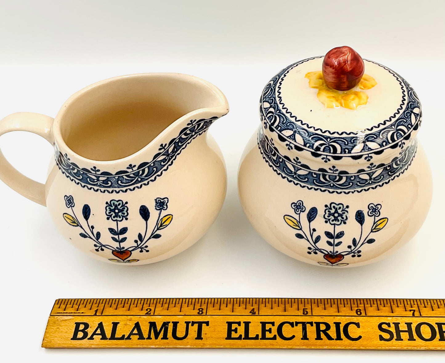 Johnson Brothers Hearts & Flowers Cream & Sugar Set