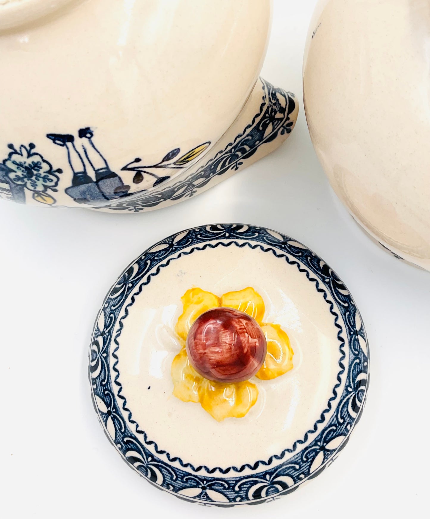 Johnson Brothers Hearts & Flowers Cream & Sugar Set