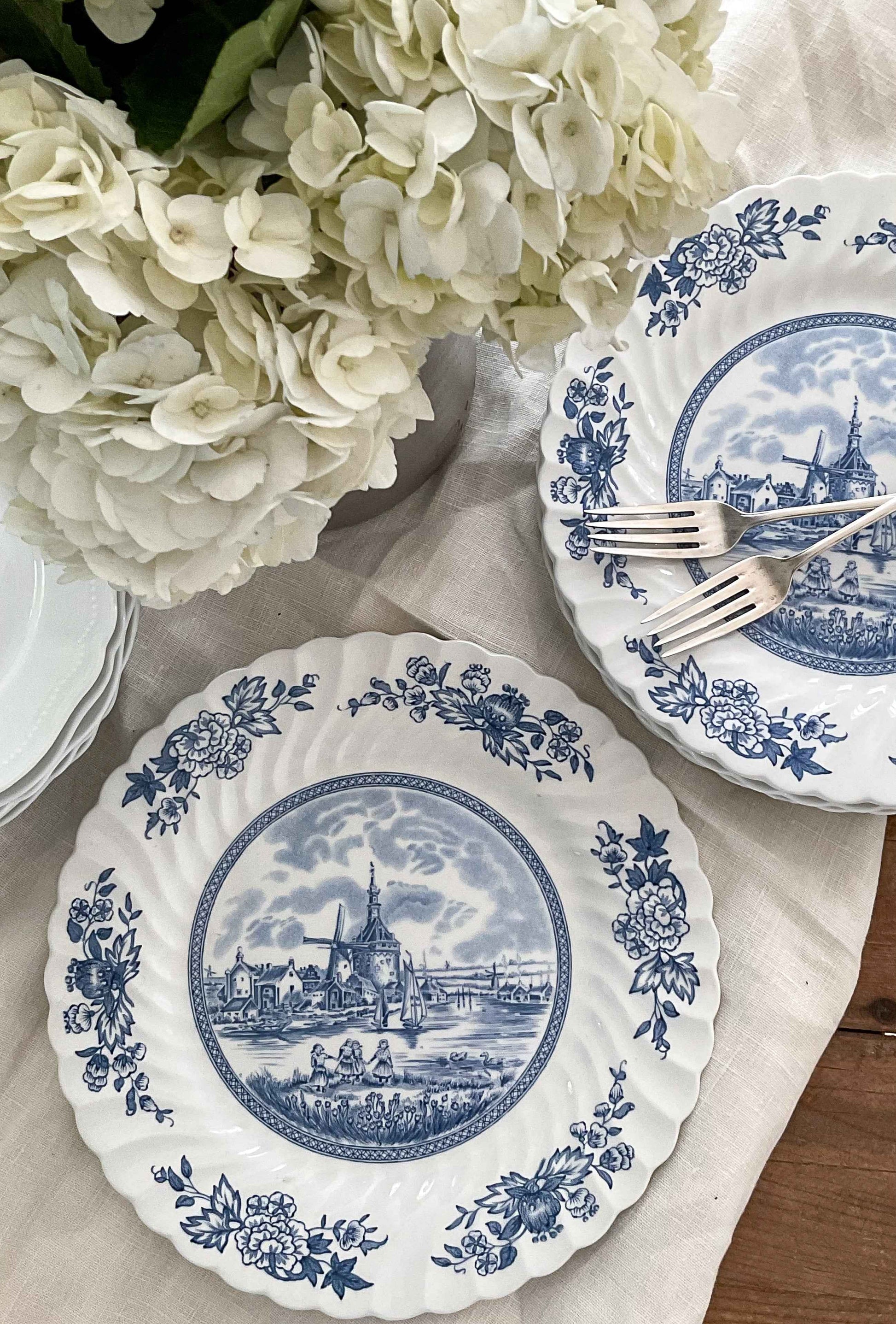 Set of 5 Johnson Bros Tulip Time Dinner Plates | Blue & White English Transferware | Vintage Cottage Farmhouse Tableware