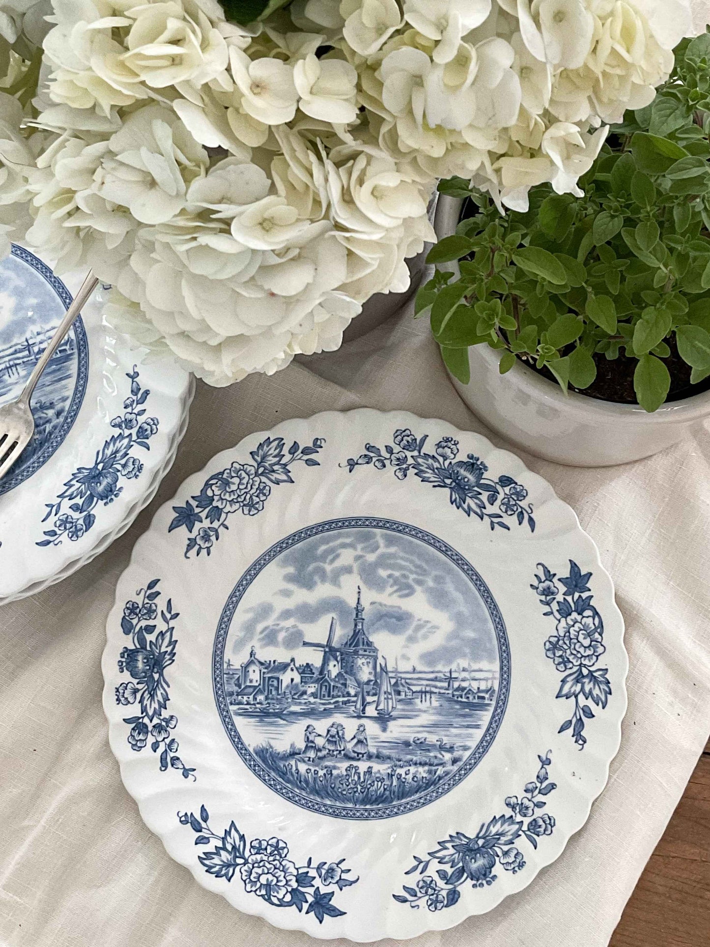 Set of 5 Johnson Bros Tulip Time Dinner Plates | Blue & White English Transferware | Vintage Cottage Farmhouse Tableware