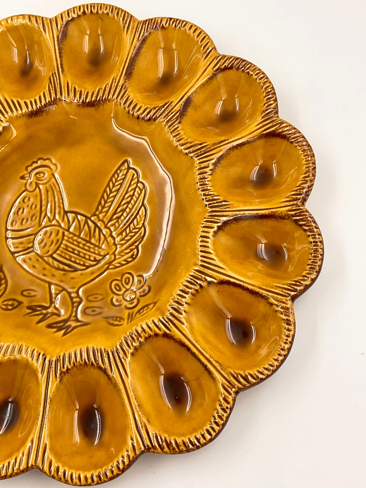 Vintage Calif USA S29 Amber Deviled Egg Platter Hen Chicken 10”