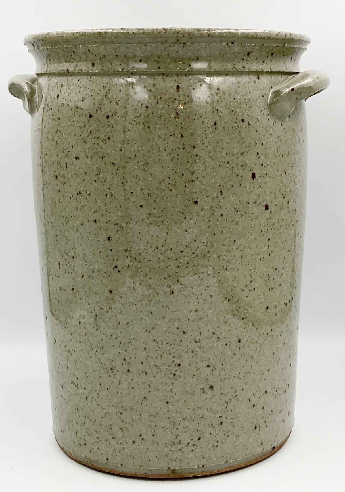 Back view of speckled Baumann stoneware crock